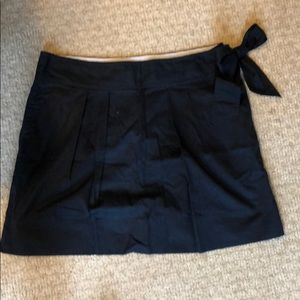 Vineyard vines navy mini skirt